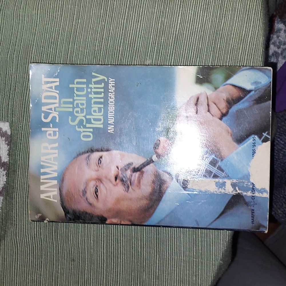 In Search of Identity by Anwar el-Sadat